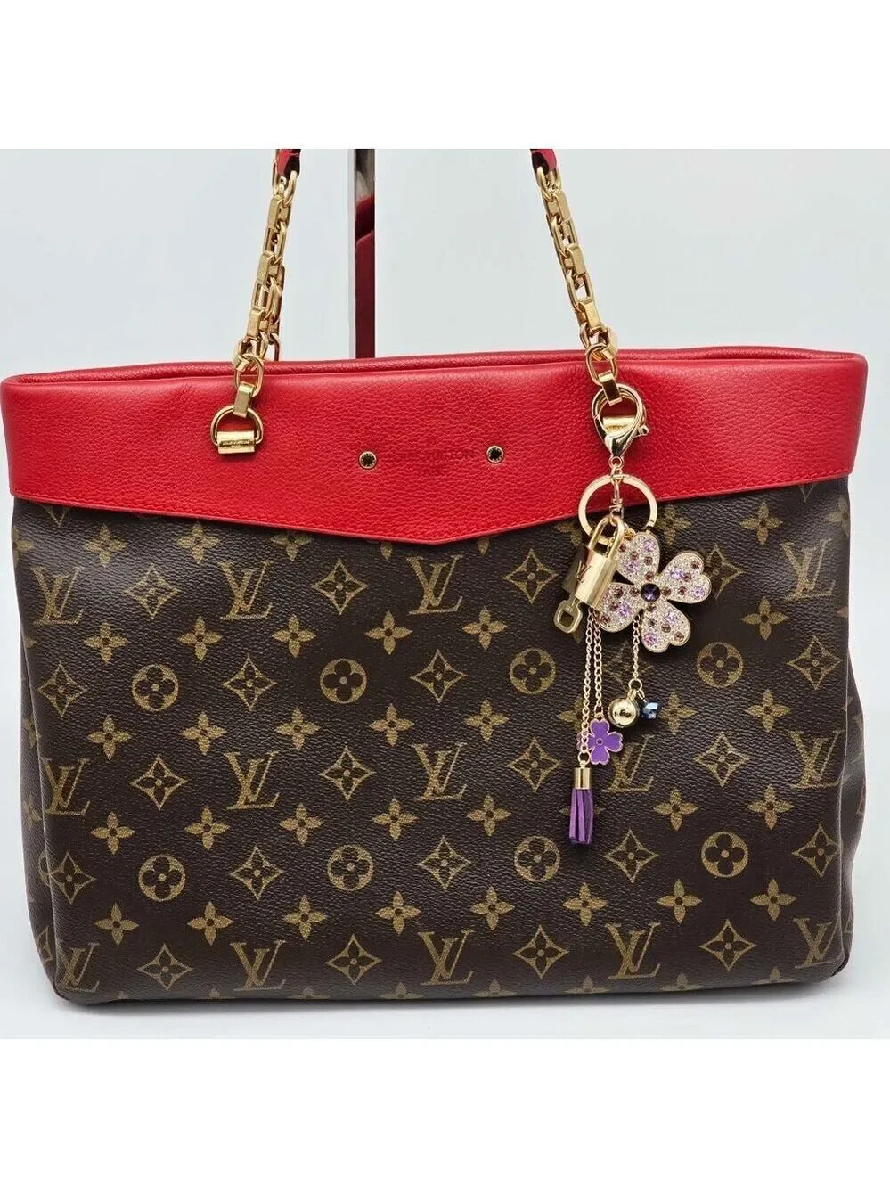 Louis Vuitton Authentic Gold Lock 🔒 Unbranded Flower Keychain Charm for Bags
